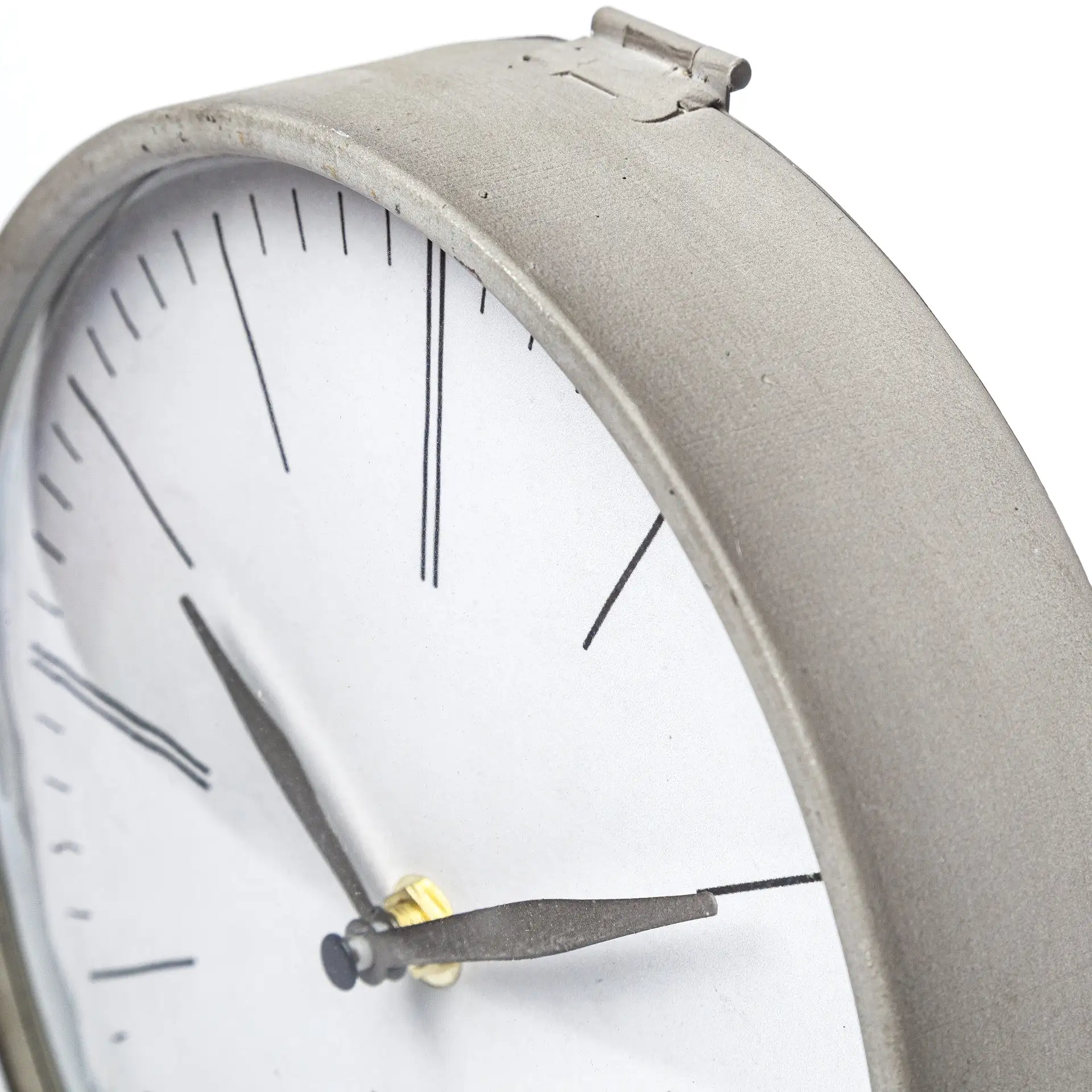 Gray Metal Circular Desk Table Clock Equipped With A Quartz Movement