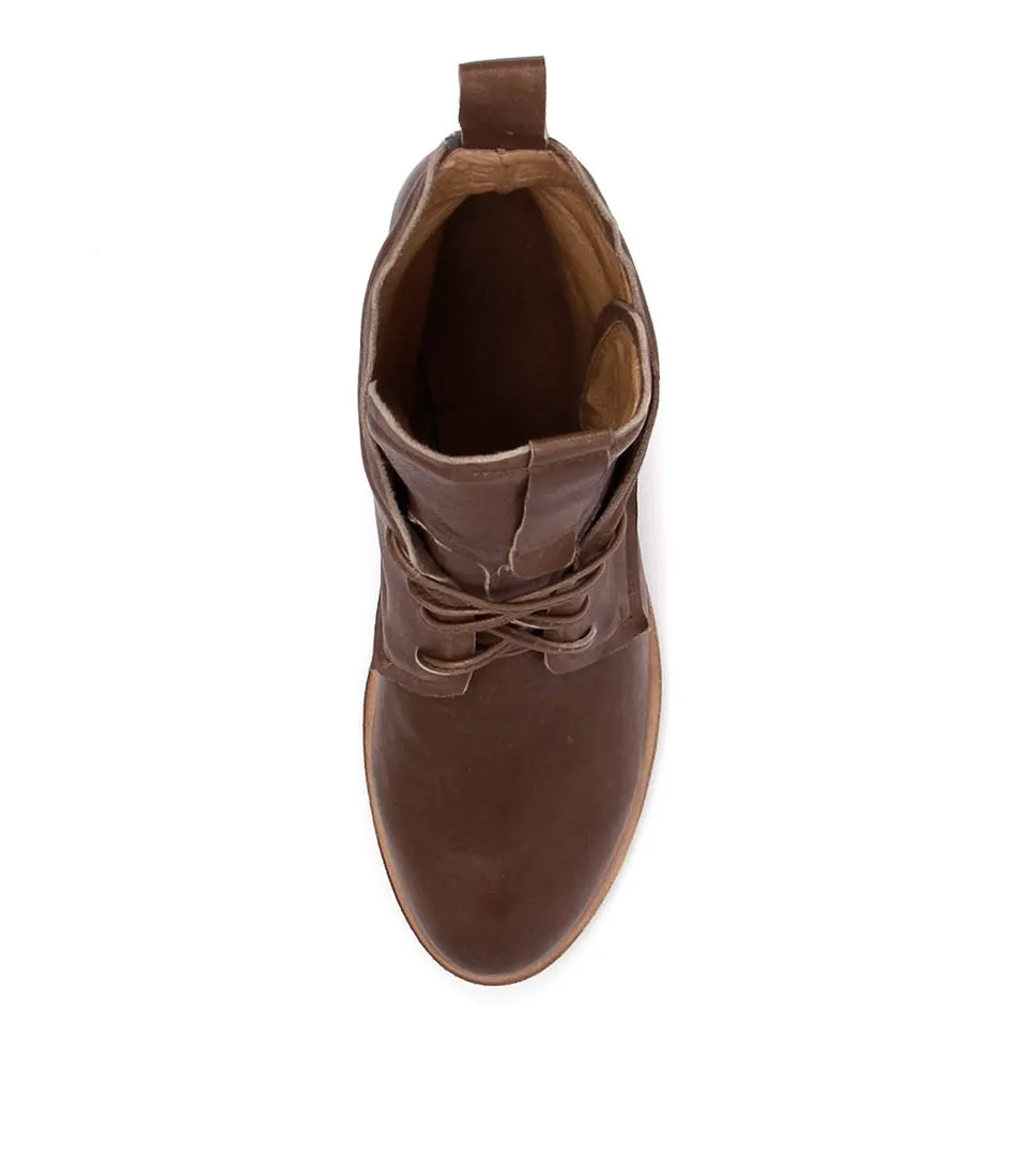 SILENT D Balas Cognac Leather