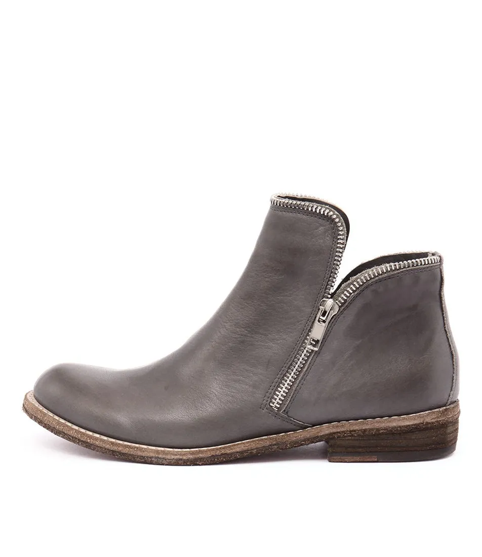 SILENT D Crow Dark Grey Rub Leather