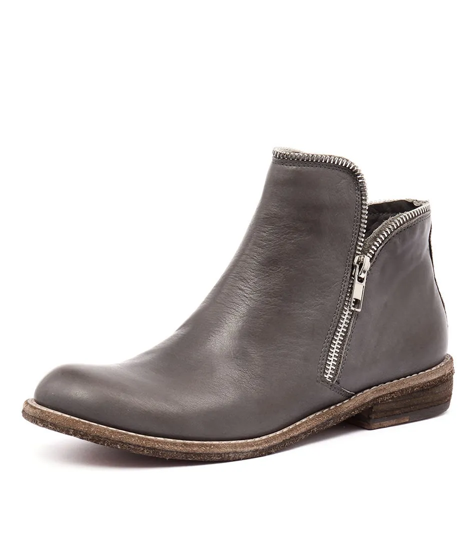 SILENT D Crow Dark Grey Rub Leather