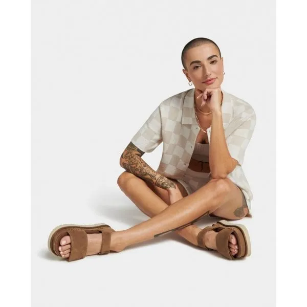 UGG Womens Goldenstar Sandal in Chestnut